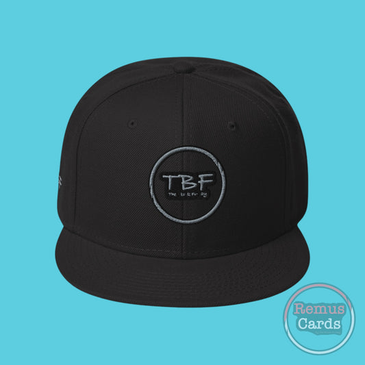 The Black Friday Snapback Cap – Vorderseite mit gesticktem TBF-Logo – RemusCards
